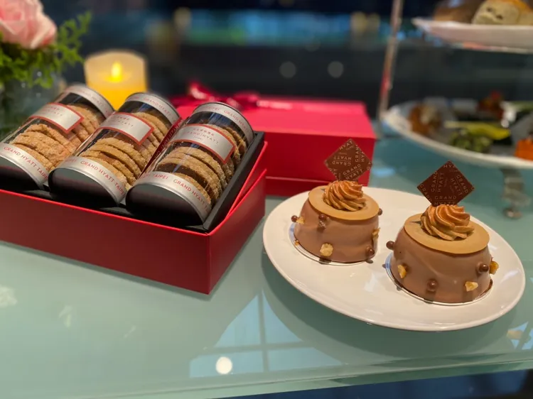 飯店1樓Baguette禮品烘焙坊也推出獨家茶口味的外帶蛋糕與麵包。王雪玲攝