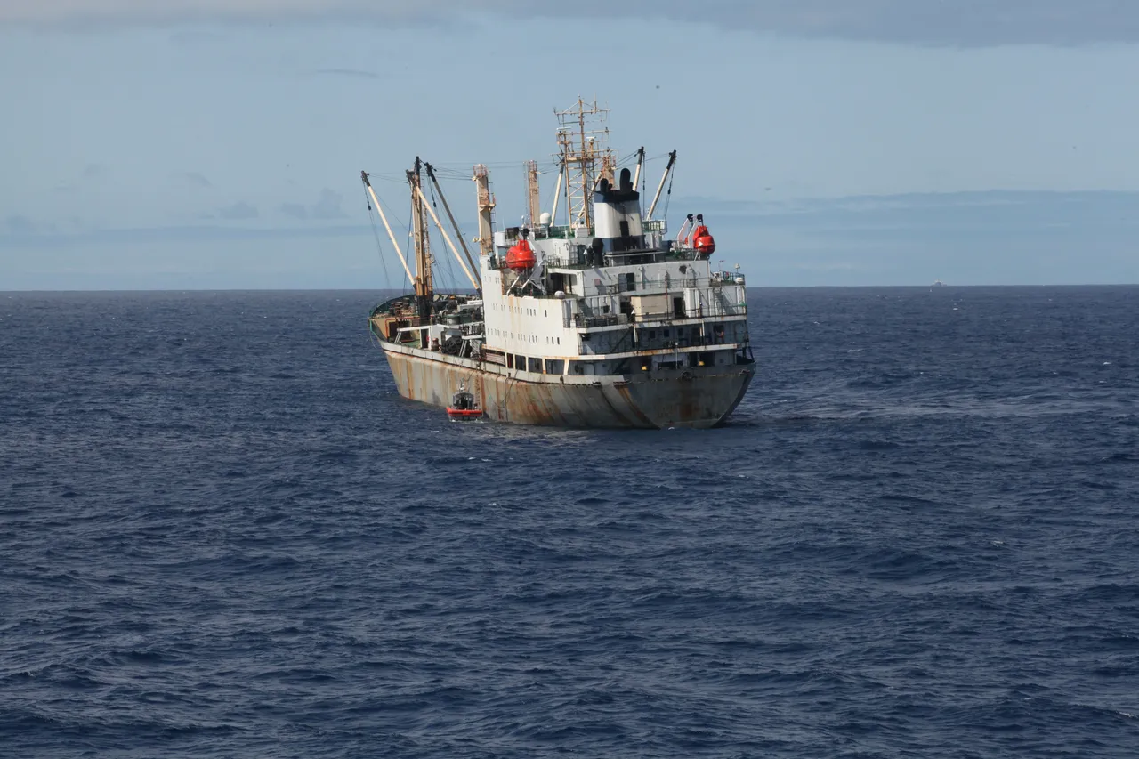 中國漁船大肆捕撈魷魚在南美公海與美快艇僵持 壹蘋新聞網 中國漁船大肆捕撈魷魚在南美公海與美快艇僵持 壹蘋新聞網