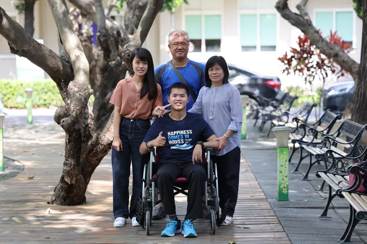 秦良丰受傷這四年半來，家人是他最大的支柱。侯昌騰攝