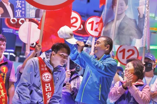 9天內3次合體拜票 侯友宜「贈帽」挺子弟兵呂家愷接棒服務