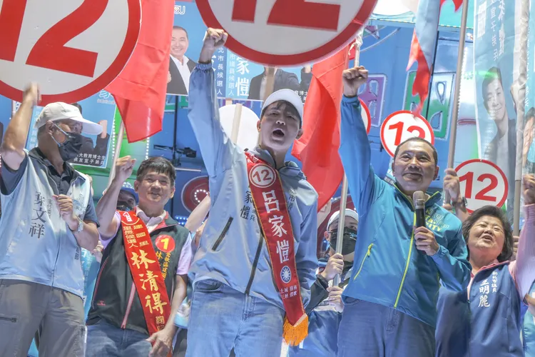 侯友宜9天內3次為呂家愷站台，希望將年輕力量注入議會。競辦提供