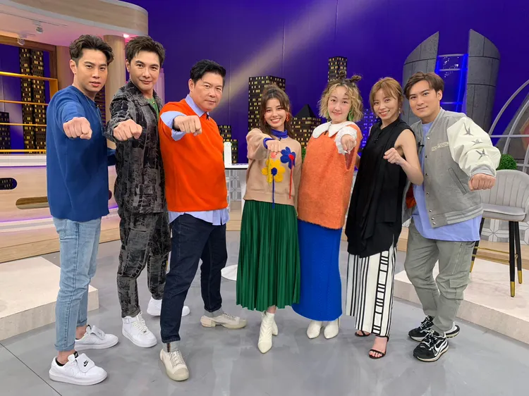 吳東諺(左起)、謝佳見、曾國城、宇珊、巴鈺、王瞳、沈建宏錄《一袋女王》暢談國外爽玩的各種奇幻旅程。衛視中文台提供