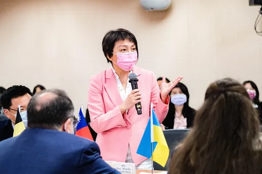 徐巧芯「鹹豬手說」打陳時中 范雲批拿傷痛做政治攻擊「冷血又無知」