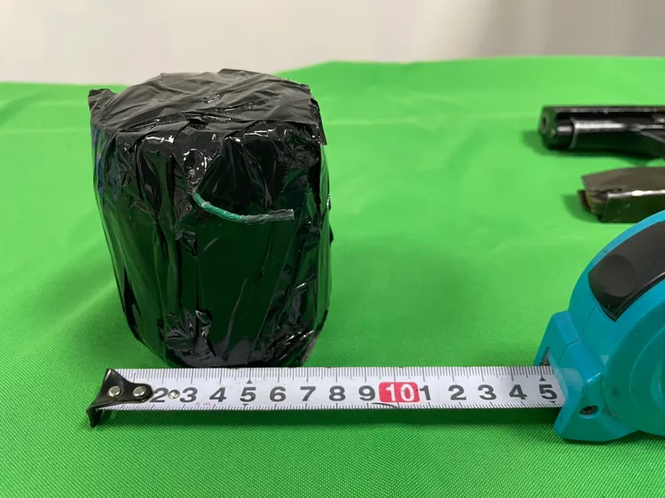嫌犯自製爆裂物。警方提供