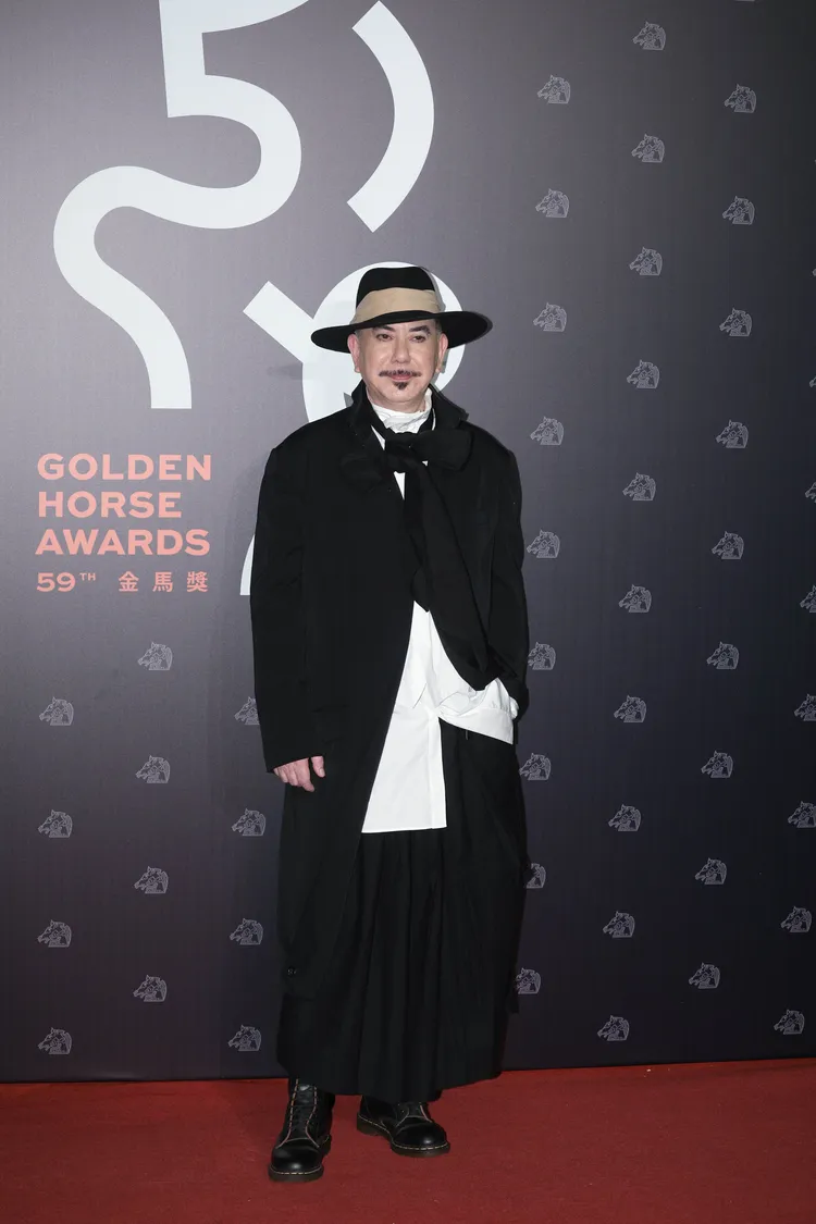 頭戴寬沿帽的黃秋生，手插口袋於紅毯上霸氣亮相的模樣，一登場就迷倒了陳孫華，讓他大讚「好帥」。攝影中心攝