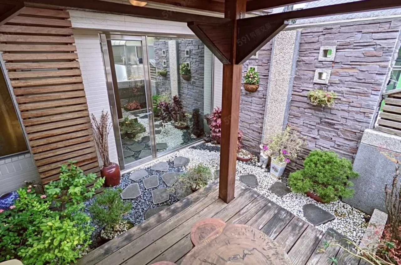 该房拥有日式庭院。翻摄591