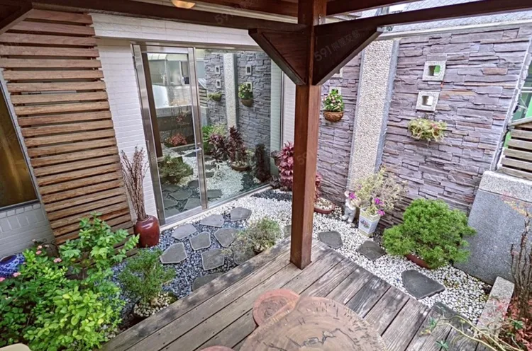 該房擁有日式庭院。翻攝591