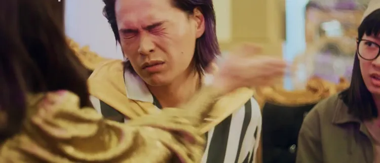 黃鐙輝被恩師甩巴掌。三禾行銷提供