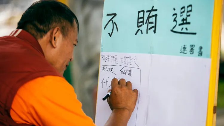 延平鄉代表候選人古總結連署不賄選。古和純攝
