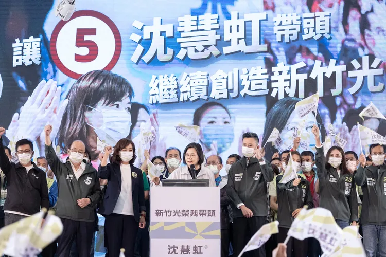 學者認為沈慧虹不但優秀形象也佳，問題是她被「佛地魔」綁架，選民也會擔心她當選後綁手綁腳「施展不開」。翻攝自沈慧虹臉書