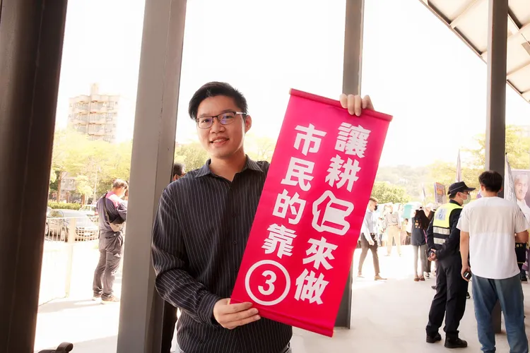 林耕仁競辦發言人徐維遠認為，市民要高虹安面對民主選舉的檢驗，但很遺憾高虹安不只逃避，還轉移焦點誹謗林耕仁「灰色事業」。翻攝自徐維遠臉書