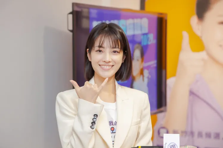 高虹安競辦發言人徐千晴感嘆「我們還要忍受造謠、抹黑、不實八卦影響台灣的選舉多久呢？」翻攝自徐千晴臉書