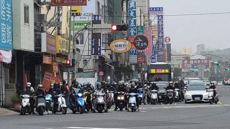 進入南科周遭道路擁塞。劉榮輝攝
