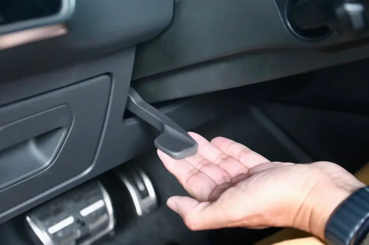 方向盤仍為手動調整。陳志淵攝