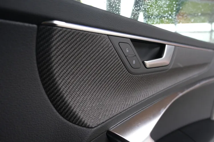 內在細節處理很細緻，質感難以挑剔。陳志淵攝