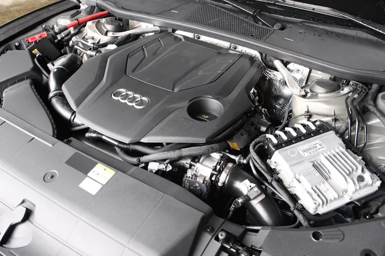 中大型轎跑配上V6更合拍。陳志淵攝