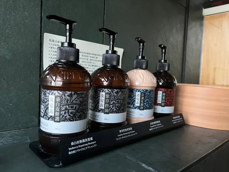 礁溪老爺友善環境，客房使用大瓶裝備品，降低一次性塑膠用品使用。礁溪老爺提供