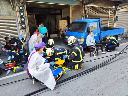 疑車速過快釀禍！桃園小客車撞斷電線桿　1男命危3人傷