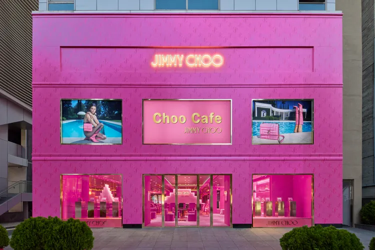 JIMMY CHOO即日起至12月31日止，於首爾清潭洞開出限時Choo Cafe。品牌提供