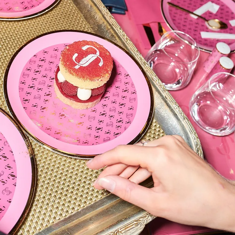 首爾Choo Cafe店內餐點當地知名甜品店JL Dessert Bar提供。翻攝jimmychoo IG
