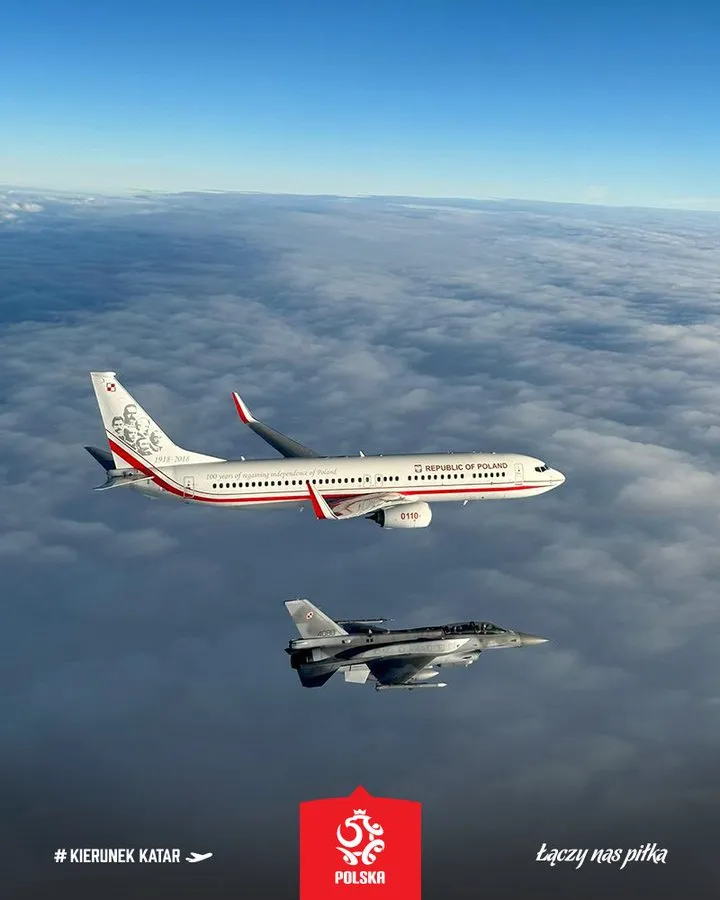 F-16戰機護送波蘭國家隊包機至波蘭邊界。翻攝波蘭國家足球隊推特@LaczyNasPilka