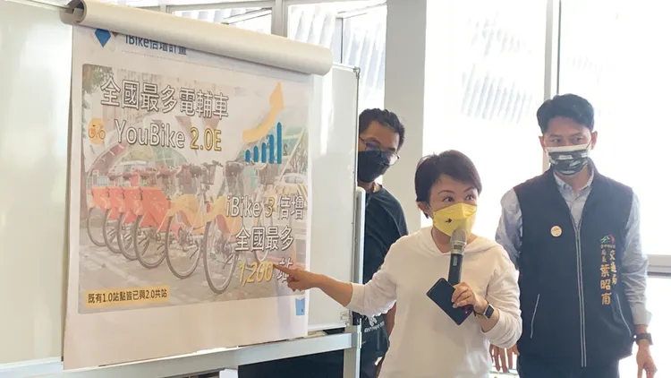 盧秀燕強調未來台中捷運將結合台中特有的雙十公車、YouBike形成「交通任意門」。曾雪蒨攝