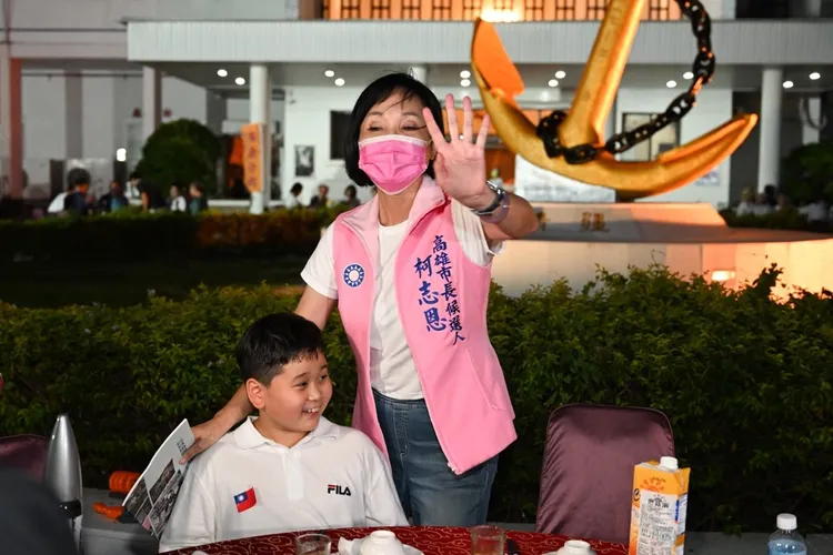 柯將擴大可以申請臨時托育補助的弱勢對象。柯辦提供