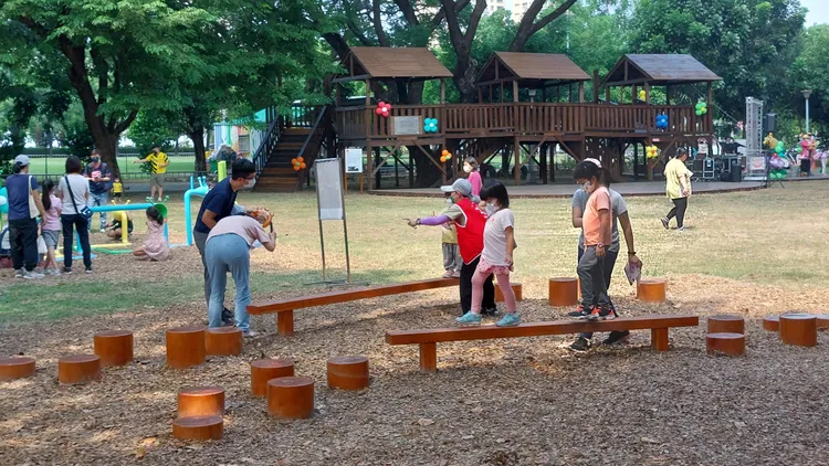 學者認為，砸錢不是生育重要誘因，職場友善才是最關鍵。凃建豐攝