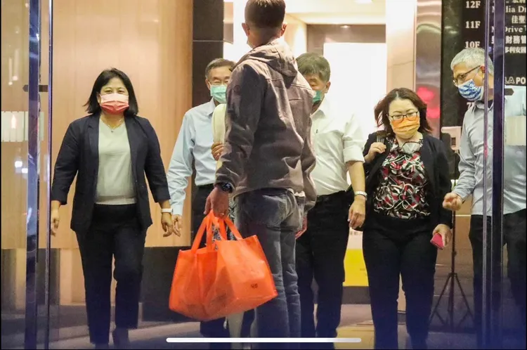 不只牽手，徐巧芯爆料陳時中餐後還摟著女子。翻攝自徐巧芯臉書