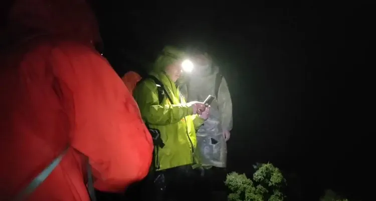 張男待在原地17小時終於獲救。民眾提供