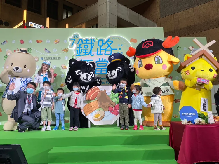 鐵路便當節雙11北車大廳登場，台灣鐵路管理局總經理陳文川(左)。陳怡文攝