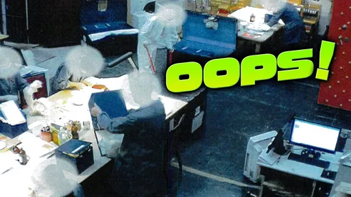 故宮第3份報告曝光！「人員疏失」開箱直落地　青花盤摔成6片