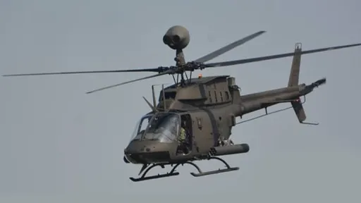 陸軍OH-58D直升機夜航警示燈亮 緊急迫降人機均安
