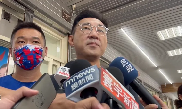 江啟臣對於昨提到台中縣市縫合、空污、市長民調三議題惹議，今天出現說明。曾雪蒨攝