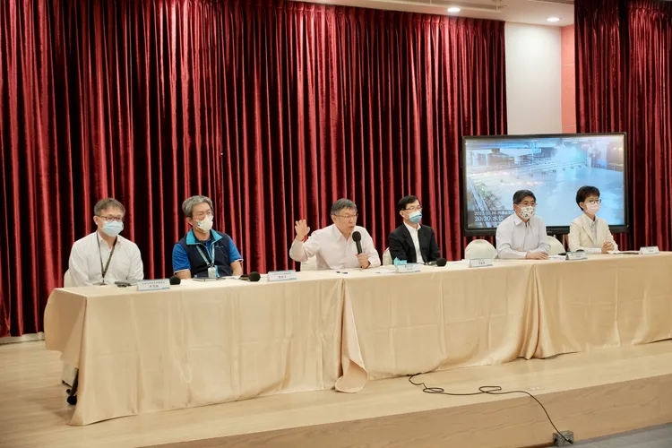 柯文哲率相關局處召開記者會。陳志淵攝