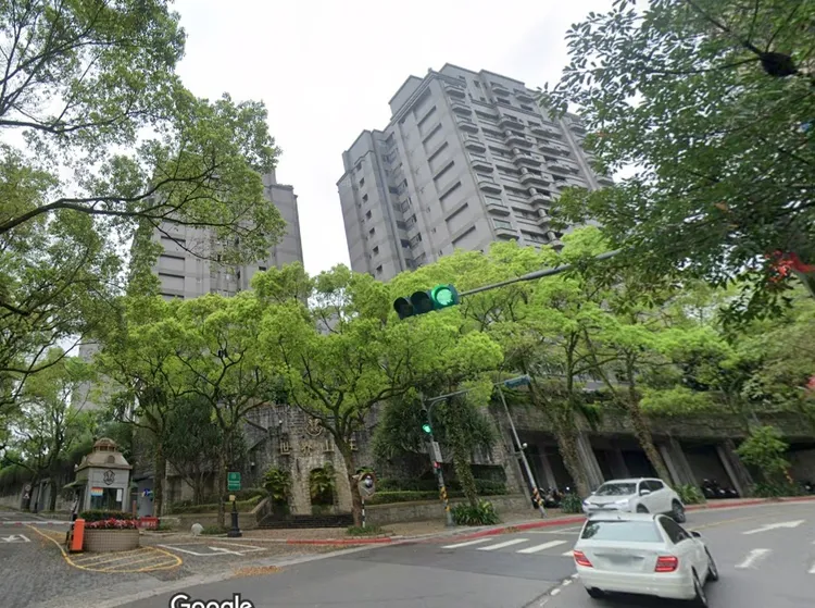 世界山莊近期出現賠售550萬的轉手交易紀錄。翻攝googlemap