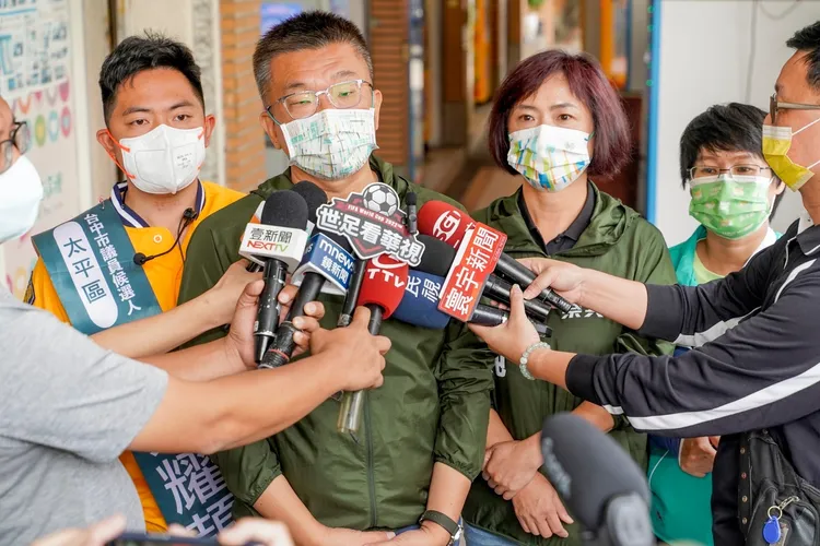 蔡其昌說，台灣天然氣存量僅15天，若對岸封鎖台海怎麼辦？因此他主張中火燃煤機組備而不用。蔡其昌總部提供