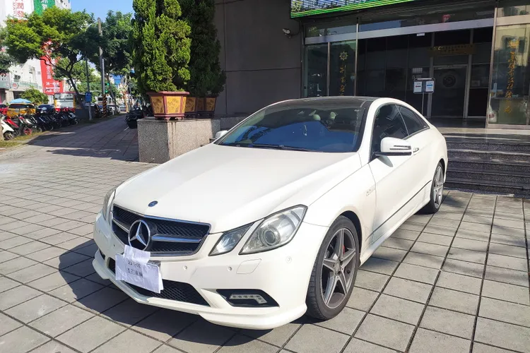 周嫌出入以賓士CL550轎車代步，以便遇到警察攔查時能快速逃逸。羅琦文攝