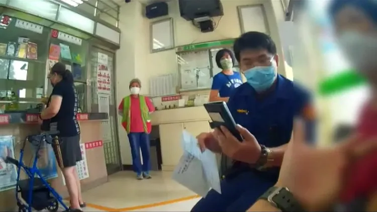 婦人接到LINE電話，要求代墊33萬元，幸好警方以視訊一招破梗。警方提供