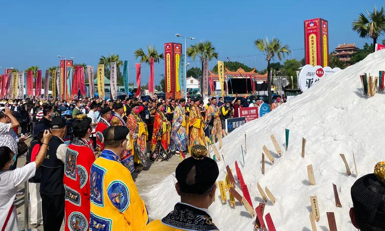 法師團今進行祈福科儀。王志弘攝