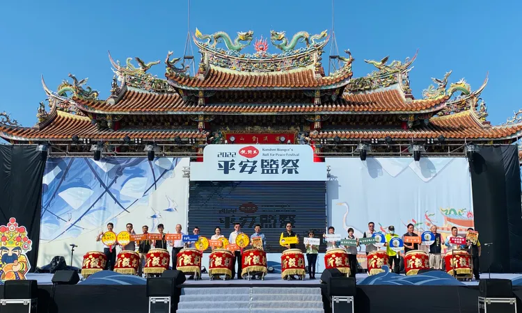 平安鹽祭熱鬧登場。王志弘攝