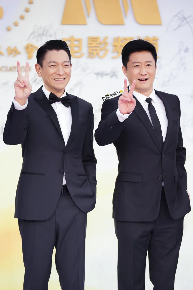 劉德華、吳京開心拍照。翻攝小餓圖很多麼微博