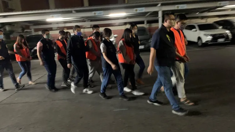 李男成立公司指揮手下6名成員3年間匯兌金額高達30億元，全遭彰警逮捕送辦。民眾提供