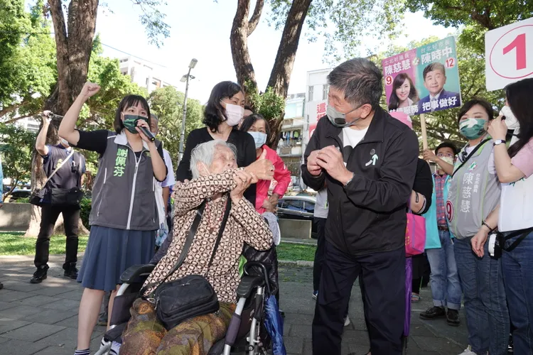 陳時中說，要謝謝鄉親的熱情支持。陳德興攝