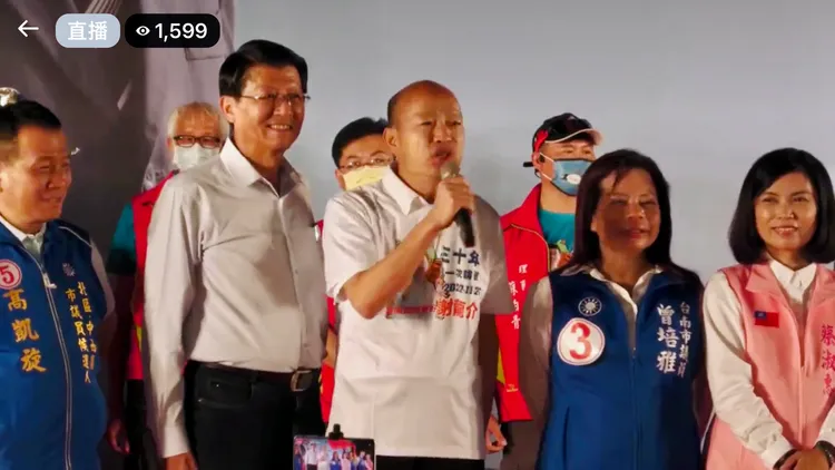 韓國瑜大誇謝龍介顏值。翻攝謝龍介臉書直播