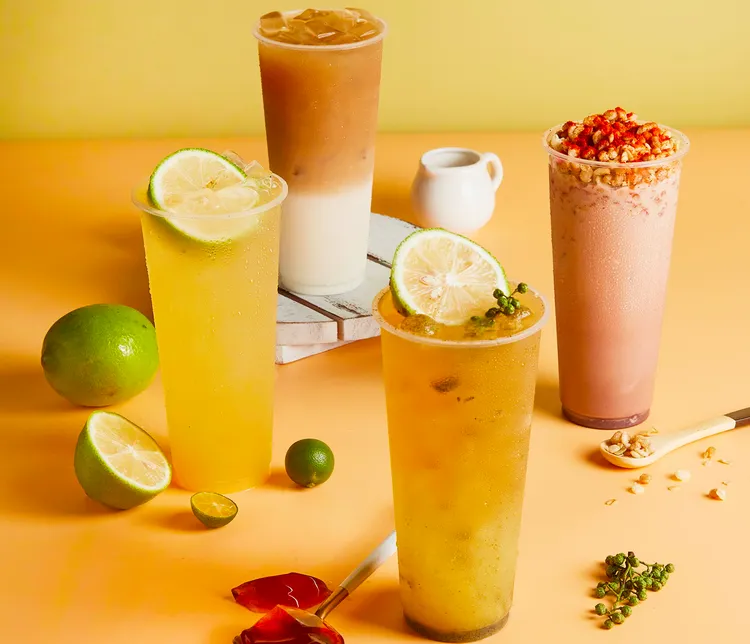 飲料也很有衝突感，設計揉入青花椒與辣椒粉，意欲搶攻愛嘗鮮的年輕消費市場。業者提供