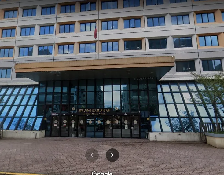 法官向退輔會查詢，發現許男10年來共領取425萬元月退俸。翻攝Google街景