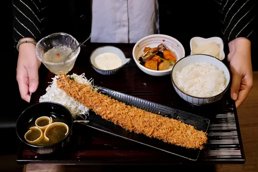 東京人氣炸豬排店歡慶來台6週年 推超浮誇30公分極上炸鰻魚