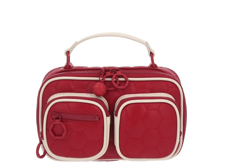 紅色款手提拉鍊相機包，2790元。品牌提供