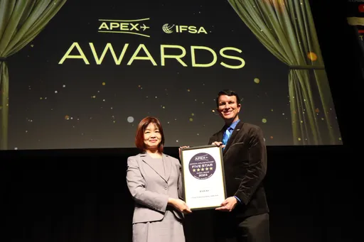 長榮航10月客運營收增逾7倍 今獲APEX頒2023全球五星級航空公司